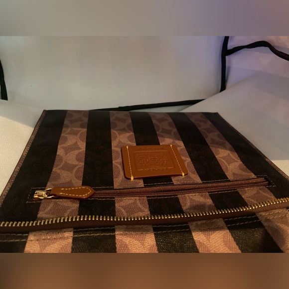 Coach Large City Tote Bag in Signature Canvas with Stripe. - Picture 8 of 11